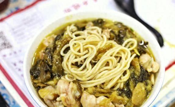 酸菜鸡丝豆角面，半小时搞定全家饭，你家秘方加啥料？
