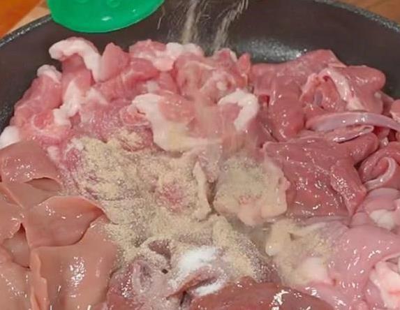 广东媳妇刚过门，婆婆让她做早餐，端上来一碗粉惊呆全家