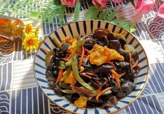 家常菜翻新，鱼香鸡蛋完胜肉丝，3步做出饭店味？