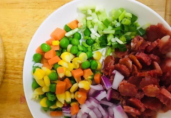 蛋炒饭粘锅没香味？学会1招，米粒金黄颗颗香