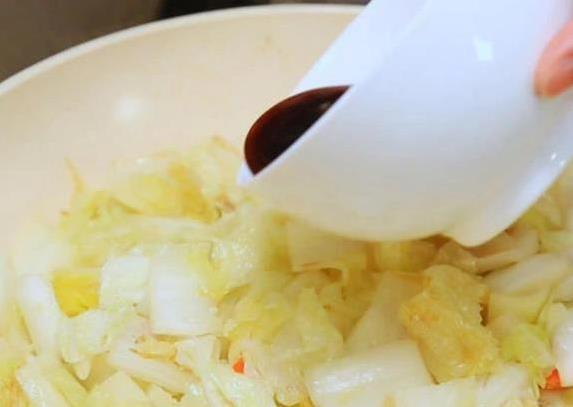 白菜炒不好吃？学会这3招，家常醋溜白菜秒变饭店味！