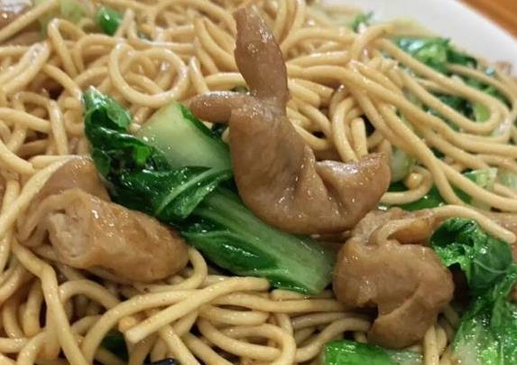 20年老面馆从不换食材，游客排队只为一碗面，乡愁全在汤里？