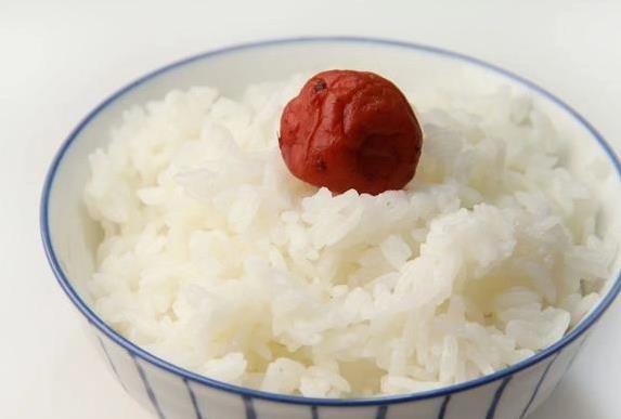 米饭硬邦邦没香味？学会这3招，蒸出软糯好米饭！