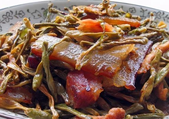 每年囤15斤干豆角，搭配腊肉炒一盘，香到邻居敲门问做法