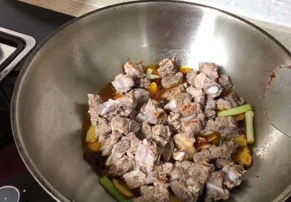 孩子长高全靠它？每周一盘土豆排骨，营养爆棚！