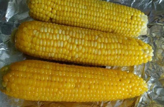 煮玉米总没摊贩香？加这两物软糯甜，邻居都来问秘方