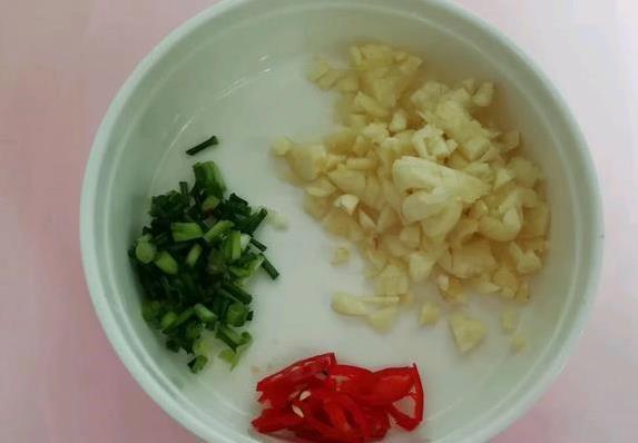 3块钱做蒜蓉娃娃菜，鲜香到舔盘，你家还只炒着吃？