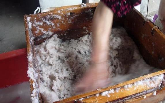 从泥塘到碗里，100斤藕只出6斤粉，他们为何坚持30年？
