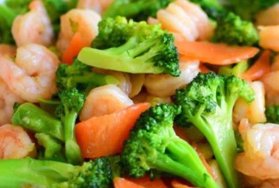 饭店虾仁滑嫩弹牙全靠这招？简单一步，家常菜秒变大厨味！