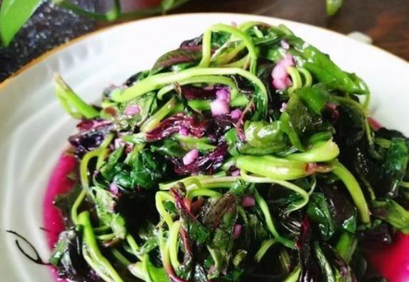 孩子爱上红菜泡饭，奶奶教我“油盐水”炒苋菜，3块钱吃出幸福味