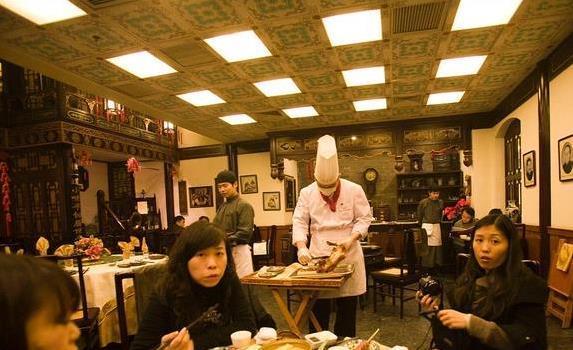 吃烤鸭香喷喷却暗藏套路，鸭架被“偷”你还多花钱，怎么破？