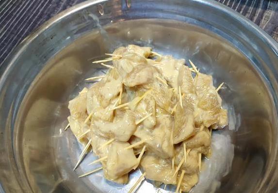 超市9.9元鸡胸肉火了，简单一做全家抢吃，零食下酒菜两不误