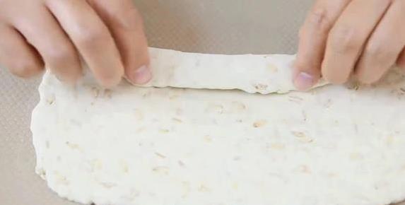 牛奶燕麦馒头香甜软糯，宝宝抢着吃，营养翻倍还能防便秘