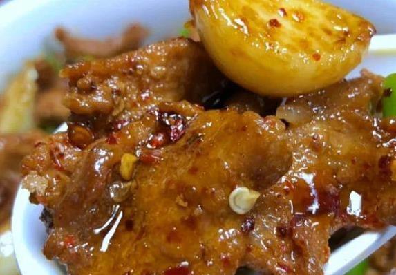 炒辣椒肉有绝招，10分钟出锅喷香，米饭三碗都不够