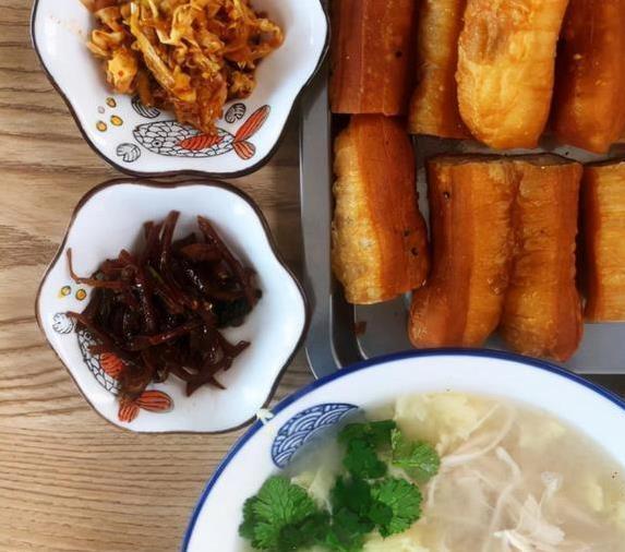 济宁小店80只鸡熬汤,3元一碗却火爆全城,秘诀在哪?_新闻看看