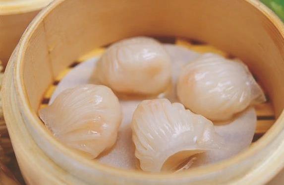广东水晶虾饺一口鲜，晶莹剔透馅满香，你吃过没？