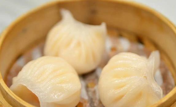 广东水晶虾饺一口鲜，晶莹剔透馅满香，你吃过没？