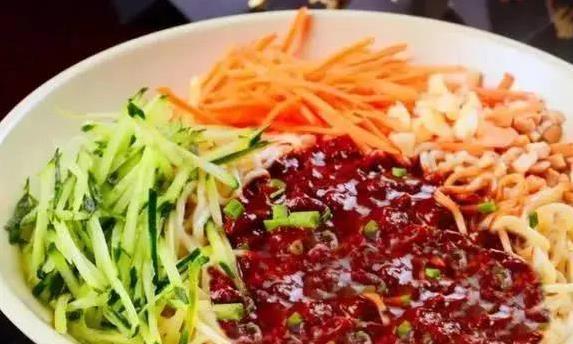 老外点赞中国4种面食，街头巷尾都可见，你最爱哪款？