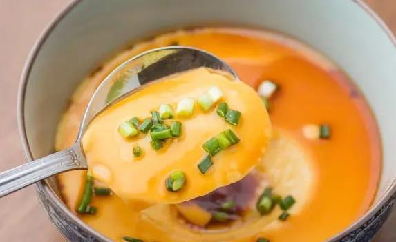 鸡蛋羹蒸不好坑洼像月球？3个小妙招，滑嫩得像布丁