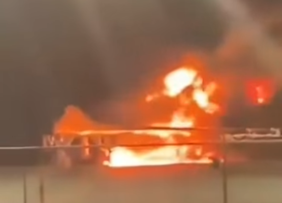 美军B-1B轰炸机基地内起火 疑似飞机燃烧画面曝光