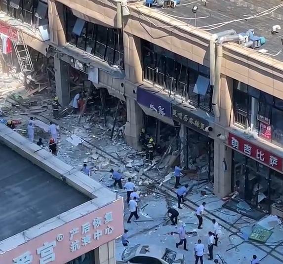 河北燕郊一商铺爆炸 有市民受伤，初步怀疑是燃气爆炸