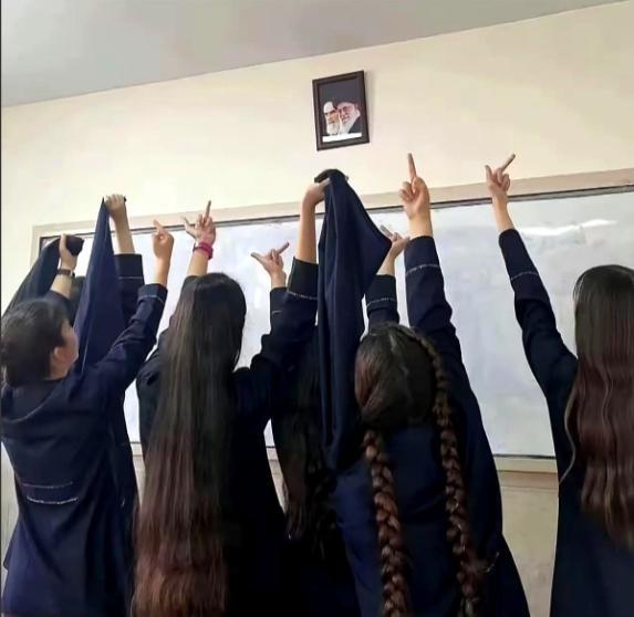 反對派呼吁哈梅內(nèi)伊下臺,？多方力量推動變革