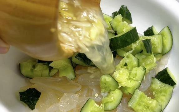 夏天没胃口？两步做凉拌海蜇，清爽开胃全家抢着吃