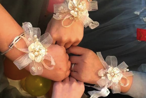 女子做职业伴娘8天8场婚礼：每单收2百多