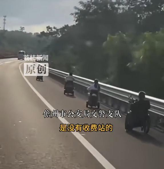 五位老人推着助行器在高速公路上报道他们的冬季海外探险经历。