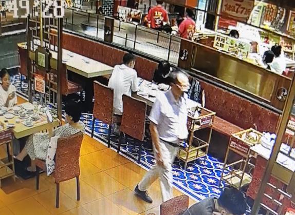 顾客肚子突然变大 店员3句话抢回条命 高温下差点误判险丧命