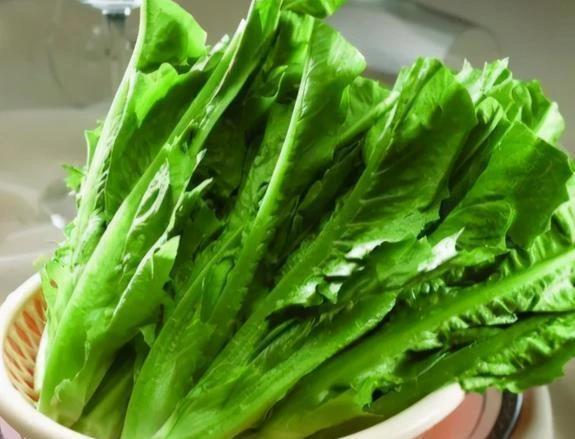 清炒油麦菜，不可直接下锅炒，大厨说多加1个步骤，脆爽不发黄