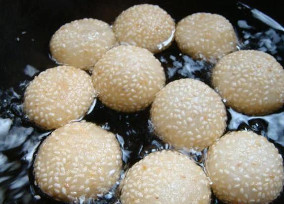 教你炸麻团，掌握这三个技巧，香甜又软糯，孩子们抢着吃
