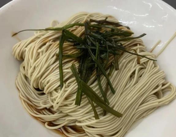 上海“宰冲头”面馆，一碗阳春面卖29元，老板：闲人不要进来