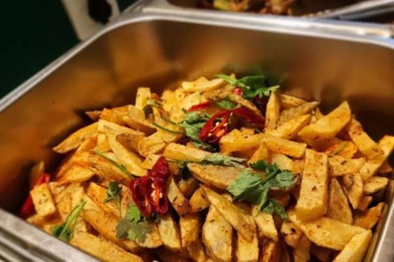 石家庄这家素食餐厅，花20块钱，50多种菜品随便吃