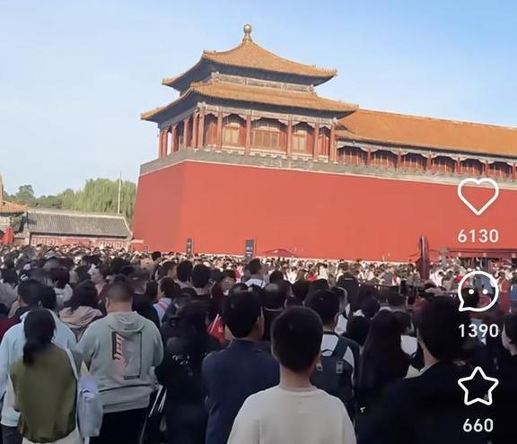 清点本年国庆最堵东说念主的10个景点 东说念主海形状开启