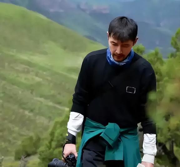 王石和田朴珺约会摔断了两根肋骨 雪山视频再引争议