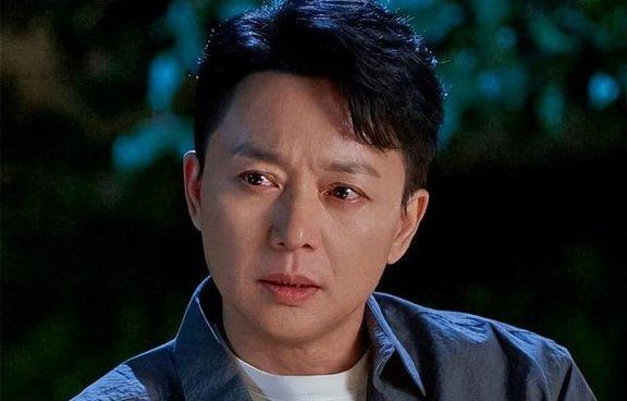 长得“漂亮”演技好，却因赚不到钱被仳离，40岁再娶女强东谈主，如今刘奕君和女儿同台飙戏