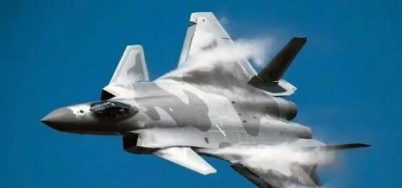 歼-20S跨界作战有多震撼 高原上的天生克星