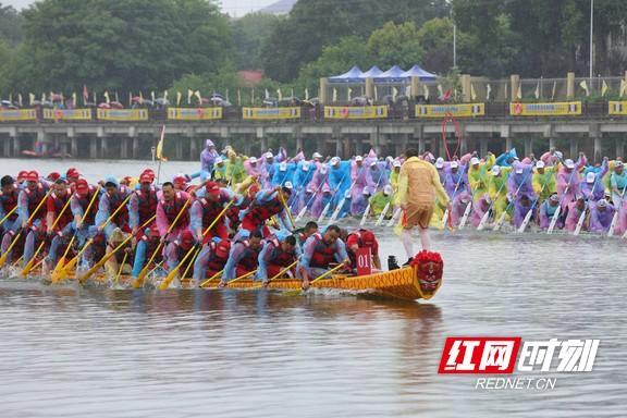 湖南“龙超”赫山站燃情开幕 兰溪双桡龙舟竞渡盛会
