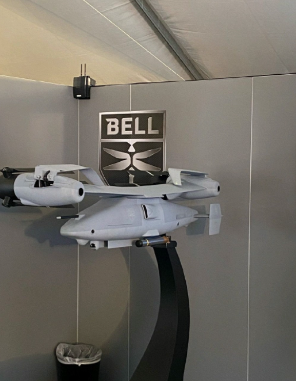 美国展示挂载反舰导弹的无人倾转旋翼机