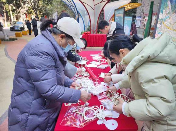 “团圆日”里话安全，广发银行武汉分行打造“零距离”金融教育场景