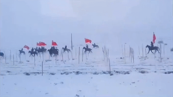 燃！新疆牧民雪中策马、手擎国旗送冬奥健儿出征