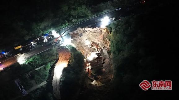 广东梅大高速塌方现场 福建籍司机救出6人 英勇义举获赞