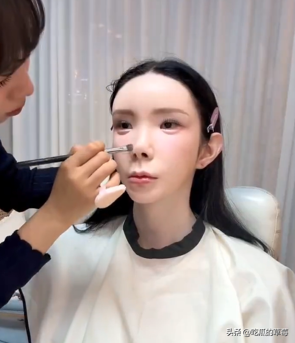 俄蒙混血網紅讓韓國化妝師化kpop妝,！