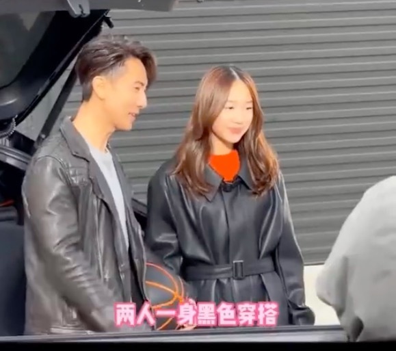 吴尊日常开车送NeiNei上学 雷打不动