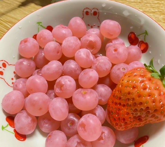 粉色蓝莓也太梦幻了！ 颜值与口感双在线