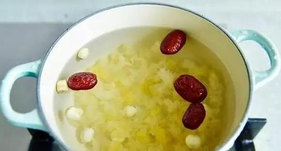 银耳羹总煮不出胶？只差这一步，3分钟变浓稠！