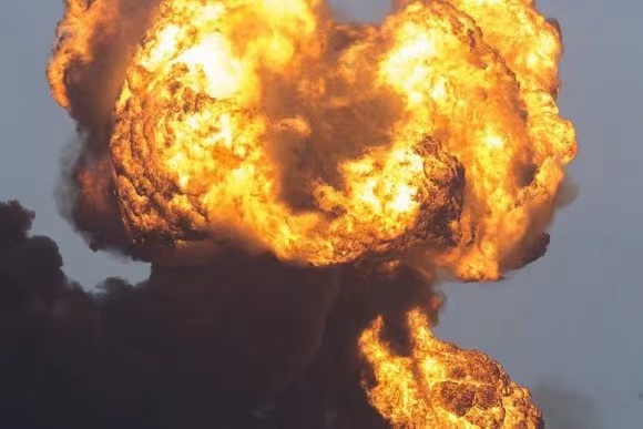 古巴马坦萨斯省储油基地第三个储油罐发生爆炸
