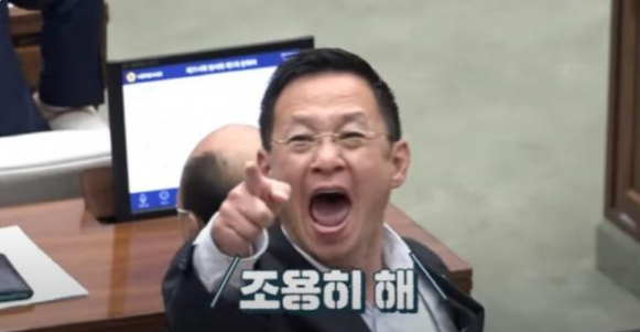 韩议员摘口罩呵斥抗议市民:吵死了