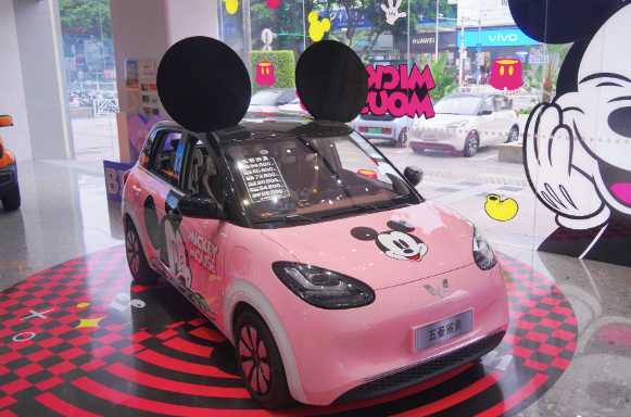 迪士尼又双叒联名了，是谁这么牛？